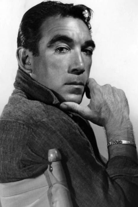 Latino Actors, Zorba The Greek, Best Movie Quotes, Old Hollywood Movie, Lawrence Of Arabia, Anthony Quinn, Classic Movie Stars, Lust For Life, Mexican American