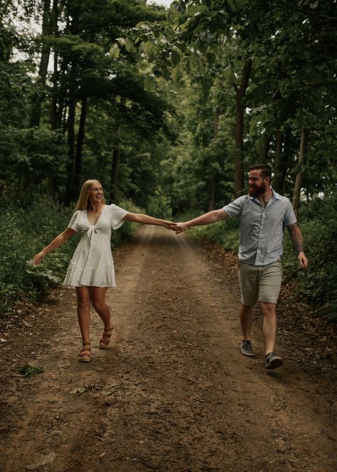 Wild Flower Field, Spring Pics, Geneseo Ny, Engagement Shoots Poses, Shooting Couple, Creative Engagement Photo, Engagement Picture Outfits, Engagement Photography Poses, Cute Engagement Photos