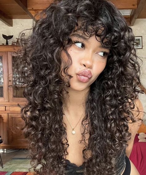 Curly Haircuts Layers Natural Curls, Curly Haircuts Aesthetic, Perm Medium Hair, Medium Length Bangs, Short Layers Long Hair, Perm Ideas, Curly Wolfcut, Curly Hair Cut, Embrace Natural Hair