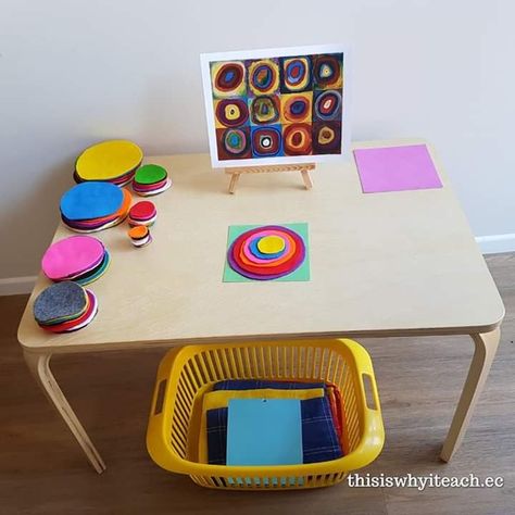 Felt Circles, Reggio Inspired Classrooms, Reggio Classroom, Montessori Art, Concentric Circles, Loose Parts, Kindergarten Art, Preschool Classroom, Reggio Emilia