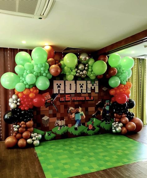 Minecraft Themed Birthday Party Decoration, Minecraft Centerpiece Ideas, Minecraft Birthday Theme, Minecraft Birthday Party Decorations, Minecraft Themed Birthday Party, Minecraft Balloons, Minecraft Birthday Decorations, Birthday Barbecue, Diy Minecraft Birthday Party