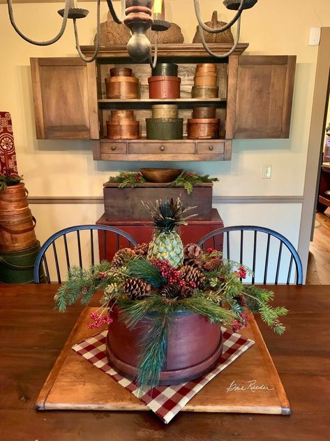 Country Livingrooms, Gail Reeder, Colonial Decorating, Primitive Country Christmas, Primitive Dining Rooms, Primitive Christmas Decorating, Primitive Bedroom, Primative Decor, Deco Champetre