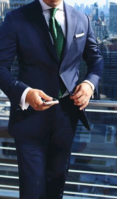 Blue Suit Style, Dark Blue Suit, Suit Green, Suit Combinations, Blue Suit Men, White Jeans Men, Formal Men Outfit, Navy Blue Suit, Dapper Style