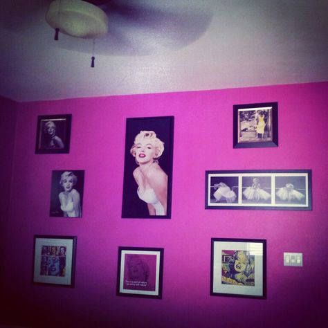 Marilyn Monroe DIY Cosmic Pink Bedroom Walls collage My masterpiece Marilyn Monroe Bedroom, Marilyn Monroe Decor, Pink Bedroom Walls, Babe Cave, Bedroom Wall Collage, Shabby Chic Frames, Pink Frames, Pink Bedroom, Pink Decor