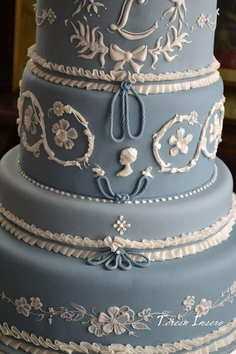 Wedgwood Cake, Nails Reference, Wedding Cake Topper Ideas, Cake Topper Ideas, Royal Icing Cakes, Perfect Wedding Cake, Royal Cakes, Ice Cake, Dream Wedding Cake