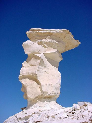 Cool Rock Formations, White Desert Egypt, Desert Rocks, White Rocks, Split Rock, Environment Painting, White Desert, Bg Design, Rock Textures