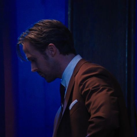 Actor Ryan Gosling as Sebastian Wilder in "La La Land (2016)." Ryan Gosling La La Land Icons, Sebastian Wilder, Here's To The Fools Who Dream, Remember The Titans, Cheek Fillers, Lala Land, Gonna Love You, Nice Guys, Boy Music