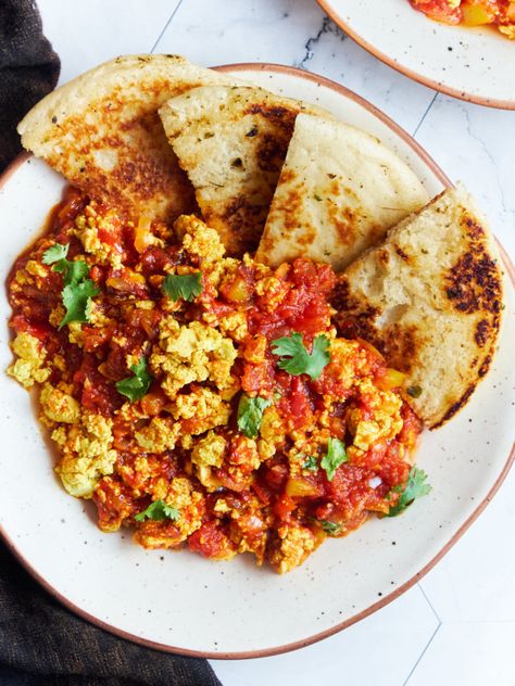 Vegan Shakshuka, Vegan Main Dish, Lunch Dinner Ideas, Sauteed Tofu, Best Vegan Breakfast, Shakshuka Recipe, Good Food Good Mood, Shakshuka Recipes, Easy Vegan Recipes