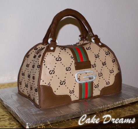 CAKE DREAMS: Gucci Purse Cake Purse Cake, 3d Figures, Gucci Purse, New Location, Freshly Baked, Custom Cakes, Designer Handbags, Frozen, Purse