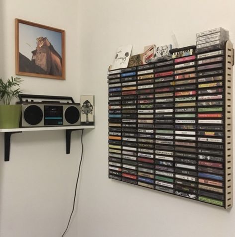 Cassette Tape Holder, Music Storage, Pinterest Room Decor, Interiors Dream, Room Goals, Cute Room Ideas, Dream Room Inspiration, Cassette Tape, Room Inspiration Bedroom