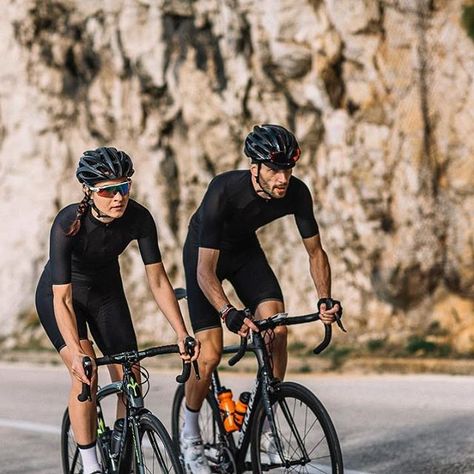 Isadoreapparel ▪️@petermeciar @mata.wolfall Roadie Aesthetic, Cycling Couple, Exercise Photos, Bicycle Quotes, Cycling Inspiration, Bike Couple, Cycling Pictures, Cycling Girl, Couple Running