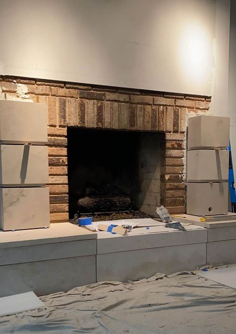 Lime Wash Brick, Paint Fireplace, Brick Fireplace Makeover, Mantel Design, Old Fireplace, Makeover Before And After, Custom Fireplace, Fireplace Remodel, Old Bricks