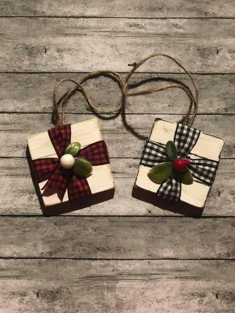 Diy Christmas Ornaments For Small Trees, Present Ornaments, Jenga Blocks, Handmade Christmas Crafts, Christmas Crafts To Make, Christmas Signs Wood, Christmas Wood Crafts, Wood Christmas Ornaments, Wooden Christmas Ornaments