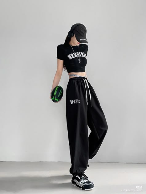 Aesthetic Dance Practice Outfits, Kpop Trainee Outfit, Dance Outfits Practice Hip Hop, Dance Practice Outfits Aesthetic, Outfits For Dance Practice, Korean Dance Practice Outfit, Dance Clothes Hip Hop, Dance Practice Outfits Ideas, Dance Rehearsal Outfit