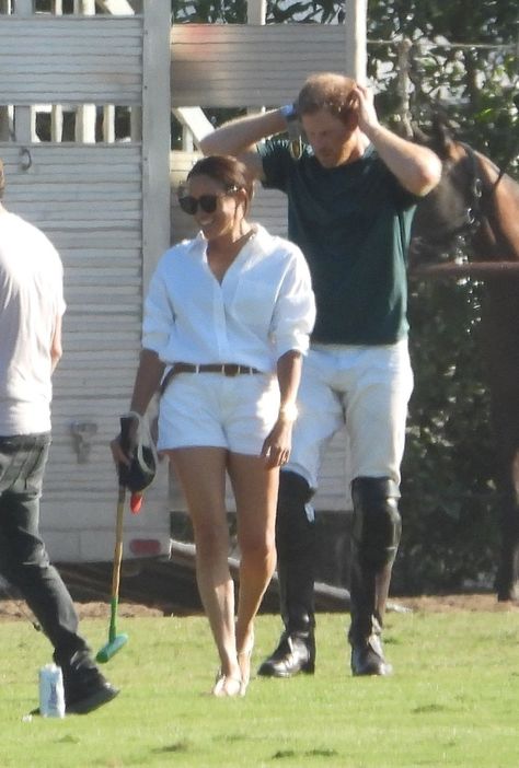 Estilo Meghan Markle, Polo Fashion, Markle Prince Harry, Polo Outfit, Meghan Markle Prince Harry, Meghan Markle Style, Polo Match, Polo Club, Prince Harry And Meghan