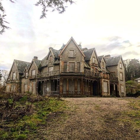 Cairndhu House, Co.Antrim, Northern Ireland. Abandoned in 1986' via uoonalovestuna Ireland Houses, Abandoned Mansion, Abandoned Castles, Ireland Homes, In The Middle Of Nowhere, Victorian Mansions, Visit Ireland, Middle Of Nowhere, Abandoned Mansions