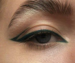 Maquillage On Fleek, Green Eyeliner, Green Makeup, Eye Makeup Art, Makati, Mode Inspo, Makeup Eyeliner, Eyeshadow Looks, Pretty Makeup