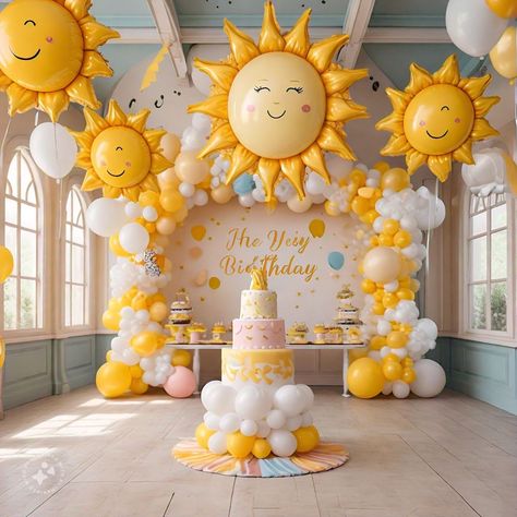 Sun Cakes Birthday, Sun Theme Birthday Party Decorations, Sun Centerpiece Ideas, Sun Themed Cake, Year Around The Sun Birthday, Sunshine Theme Birthday Party, Sun Themed Birthday Party, Sunshine Birthday Cakes, Sunshine Birthday Theme