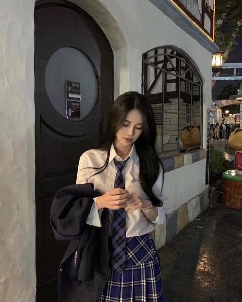 Korean Uniform School, Korean School Outfits, Boyish Girl, Ulzzang Outfit, Ig Girls, School Uniform Fashion, Japanese Dress, Uniform Fashion, Cute Selfies Poses