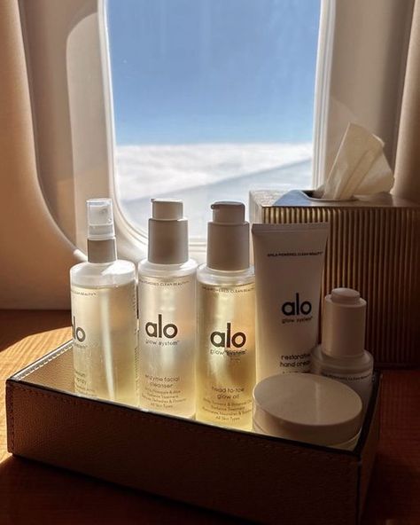 Alo Headquarters, Alo Aesthetic, Yoga Story, Spa Water, Vogue Beauty, Visual Branding, Workout Aesthetic, Alo Yoga, Facial Masks