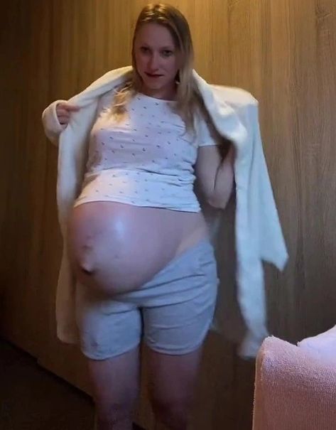 Pregnant Belly Huge, Trying On Clothes, Big Pregnant, Belly Pics, Pregnancy Bump, Belly Bump, Pretty Pregnant, Big People, Fun Video