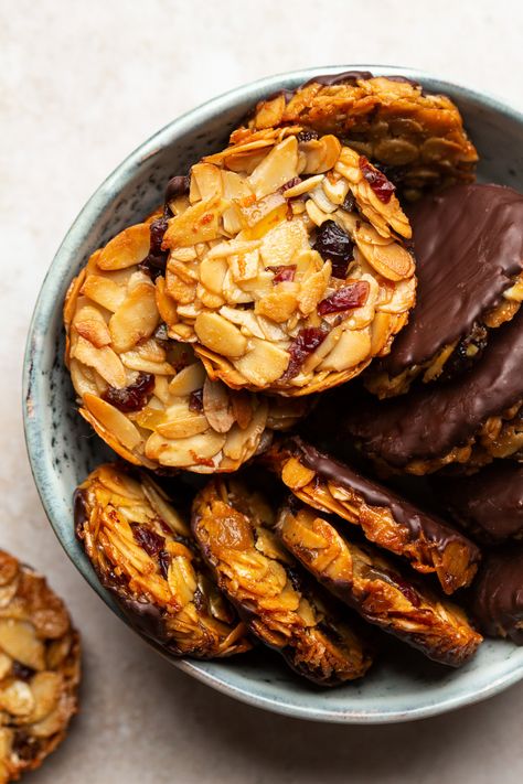 Vegan florentines Florentine Cookies, Florentines Recipe, Lazy Cat Kitchen, Vegan Gingerbread, Cat Kitchen, Desserts Vegan, Italian Cookies, Vegan Christmas, Lazy Cat