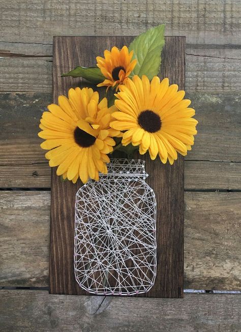 Mason Jar String Art with Flowers Mason Jar String Art, Mason Jar Art, Nail String Art, String Art Patterns, Wine Bottle Diy Crafts, String Art Diy, Mason Jar Crafts Diy, Wine Bottle Diy, Flowers Spring