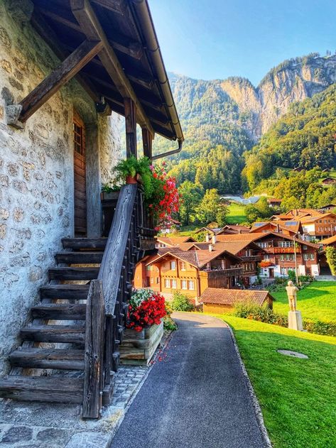 What to see in Brienz - Switzerland • Ein Travel Girl | Brienz, Beautiful lakes, Switzerland travel Pretty Locations, Brienz Switzerland, Switzerland Aesthetic, Lake Brienz, Tiny Log Cabins, Switzerland Vacation, Travel Girl, Switzerland Travel, Beautiful Locations Nature