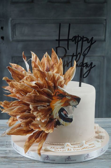 lion cake idea Leo Cake, Zodiac Cake, 25th Birthday Parties, Leo Zodiac Facts, Leo Birthday, 24th Birthday, 25th Birthday