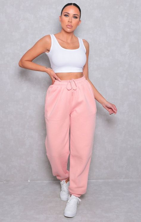 Outfits With Pink Sweatpants, Black Sweats Outfit, Pink Joggers Outfit, Pink Sweatpants Outfit, Jogger Outfits, Sweatpants Outfit Ideas, Outfits With Black Leggings, Cute Sweatpants Outfit, Sweatpants Outfits