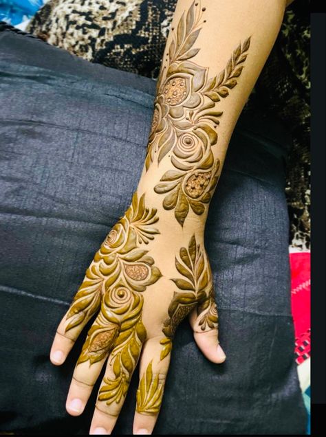 Gulf Henna Designs, Khafif Designs, Rose Mehndi Design, Rose Henna, Kashee's Mehndi Designs, Beautiful Mehndi Designs, Short Mehndi Design, Mahendi Designs, Front Mehndi Design