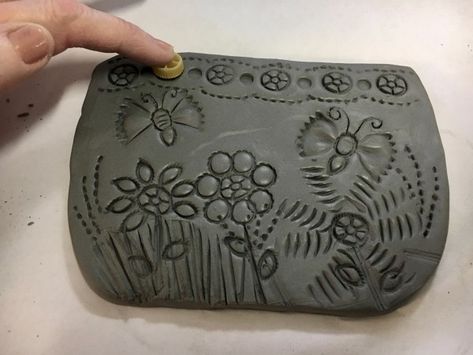 Clay Slab Wall Pockets with Pasta Noodle Designs - Create Art with ME Art Lesson Ideas, After School Art, Clay Projects For Kids, Wall Plant Holder, Clay Planters, Pottery Handbuilding, Art Therapy Activities, Clay Wall, Pottery Classes