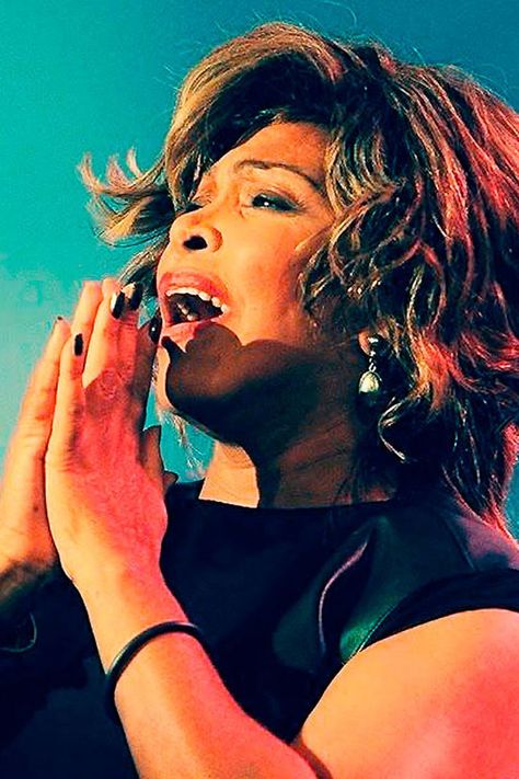 Tina Turner remains one of the most popular artists in the world, the star of 11 Grammy Awards. The singer of “Proud Mary” will have us all dancing on this famous title! #artist #culture #women #womensdestiny #celebrities Tina Turner Proud Mary, Ike Turner, Proud Mary, Rock & Roll, Dysfunctional Relationships, Divorced Parents, First Encounter, Tina Turner, Popular Artists