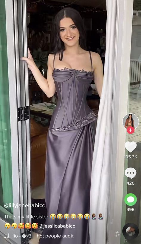 90s Prom Dress Grunge, Bridesmaid Dresses 2018, Classy Prom Dresses, Wedding Dresses With Flowers, Wedding Flower Girl Dresses, Unique Prom Dresses, Prom Dress Inspiration, Prom Looks, Prom Dresses Online