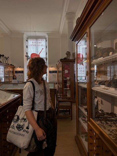 Science Museum Outfit, Geology Museum, Anthropology Major, 20s Aesthetic, Academic Aesthetic, Museum Studies, History Major, Museum Aesthetic, Career Vision Board