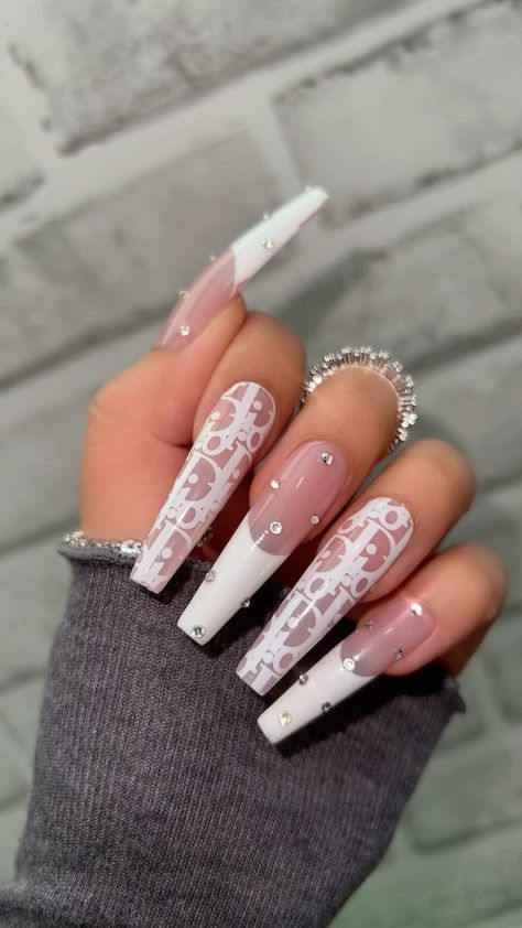 Designer Nails Dior, Dior Nails Design, Dior Nails, Designer Nails, Nails Natural, Glamour Nails, Nails Design, White Art, Hair And Nails