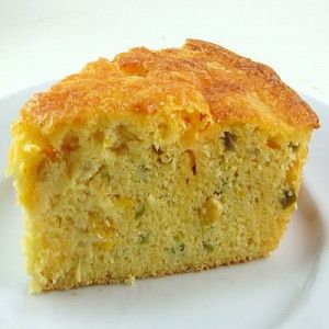 MEXICAN CORNBREAD: 2 boxes corn muffin mix, (8 oz each) 1 can creamed corn, (15 ounce) 2 eggs ½ cup sour cream 1 can chopped green chiles, (4 ounces) undrained 2 tablespoons soft butter 3 to 4 tablespoons chunky salsa Chili Cheese Cornbread, Weight Watchers Chili, Mexican Skillet, Cheese Cornbread, Mexican Cornbread Recipe, Texas Roadhouse Rolls, Mexican Cornbread, Skillet Cornbread, Chili Cheese