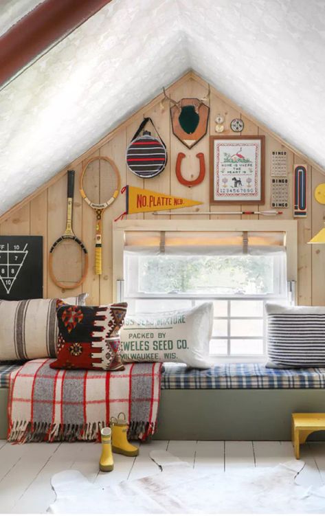 Vintage Camp Interior Design, Camping Inspired Bedroom, Camp Theme Room, Summer Camp Aesthetic Cabin, Vintage Camp Style Decor, 1950s Cabin, Vintage Camp Decor, Summer Camp Decor, Camp Style Decor