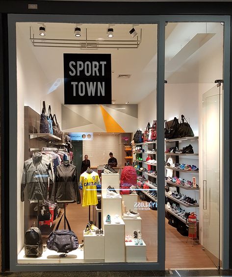 Sport Town | Rio Design Barra on Behance Small Sports Shop Interior Design, Sport Shop Design, Sports Shop Interior Design, Sport Store Design, Shoes Store Design, Sports Boutique, Clothing Store Interior Design, Fashion Store Display, Fashion Window Display