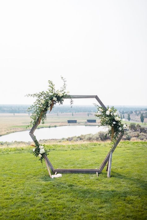 With its stunning location in Oregon’s High Desert, at the base of the towering Cascade Mountains, Brasada Ranch is a true countryside getaway, perfect for any couple who wants to be surrounded by nature. Read more on the blog. Hexagon Wedding, Wedding Venues Oregon, Neutral Wedding Colors, Arch Decoration, Wedding Venue Inspiration, Ceremony Inspiration, Neutral Wedding, Oregon Wedding, Dc Weddings