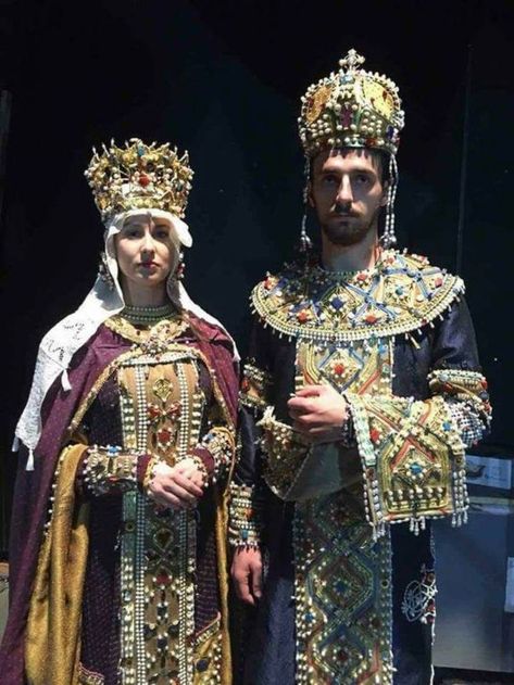 Middle Ages Outfits, Serbian Clothing, Byzantine Fashion, Steampunk Character, Psalm 22, Medieval Garb, Eastern Roman, Royal Clothing, Byzantine Empire