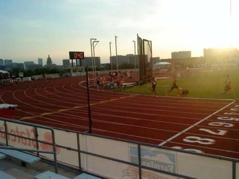 track and field + football court Athlete Aesthetic, Track Season, America Aesthetic, Runner Aesthetic, Sing Street, Track Runners, Athletics Track, Field Athletes, Field Wallpaper