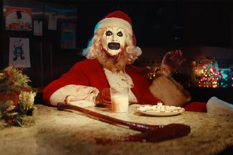 Damien Leone has a few ideas about where Art the Clown and final girl, Sienna, might be heading into 'Terrifier 4' after the third film's grim finale, which he calls 'our "Empire Strikes Back" ending.' Terrifier 3 Pfp, Art The Clown Gif, Damien Leone, David Thornton, Terrifier 3, Happy Clown, Final Girl, Trailer Film, Art The Clown