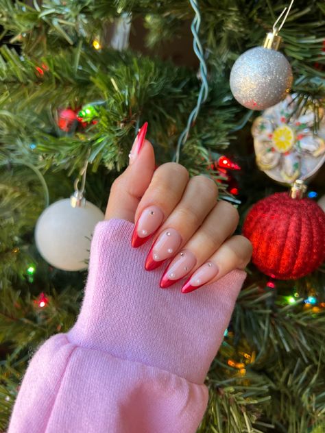 Chrome French Tip Nails Christmas, Pearl Nails Christmas, Christmas Nails Pearls, Red Chrome Christmas Nails French, Holiday Nails With Gems, Red French Nails With Pearls, Red Tip Nails With Pearls, Red Chrome Tips Nails, Red French Pearl Nails