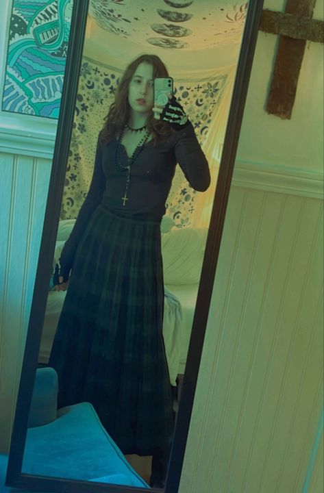 Ginger Snaps Inspired Outfits, Ginger Snaps Movie Outfits, Ginger Fitzgerald Outfit, Nancy The Craft Outfit, Ginger Snaps Outfits, The Craft Fashion, Nancy Downs Outfit, The Craft Inspired Outfits, Ginger Snaps Aesthetic