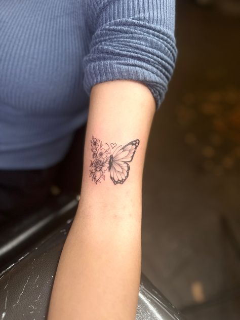 Tattoo half butterfly half flowers small dainty feminine Half Butterfly Half Heart Tattoo, Butterfly Half Flowers, Half Butterfly Half Flower Tattoo, Half Butterfly Tattoo, Butterfly Flower Tattoo, Half Butterfly, Half Flower, Butterfly Flower, Tattoo Inspo