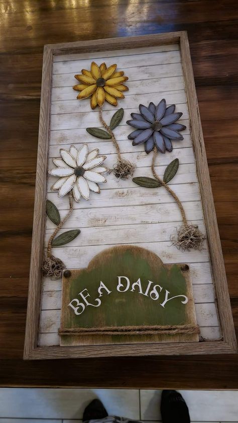 Diy Wood Flowers, Wood Biscuits, Metal Wall Flowers, Biscuit Ideas, Dad Crafts, Summertime Crafts, Diy Wood Crafts, Sunflower Wall Decor, Diy Spring Crafts