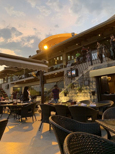 Monal Restaurant Islamabad Snaps Video, Mumbai Restaurant Snapchat, Islamabad Restaurant Snaps, Monal Restaurant Islamabad Night View, Monal Restaurant Lahore, Besties Funny, Haveli Restaurant Lahore, Istanbul Restaurants, Marriot Hotel