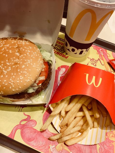 Mac Donalds, Big Tasty, Wallpaper Food, Food Burger, Instagram Ideas Photography, Instagram Wallpaper, Insta Instagram, Love Food, Dinner Recipes