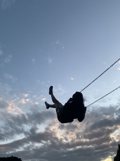 Childish Girl Aesthetic, Silouette Pics Photo Ideas, Katecore + Aesthetic, Swinging Photography, Cloud Girl Aesthetic, Swinging Aesthetic, Free Girl Aesthetic, Swings Aesthetic, Y2k Aesthetic Pictures